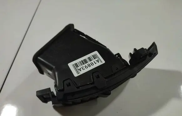 Mazda 5 Dash center air vent grill