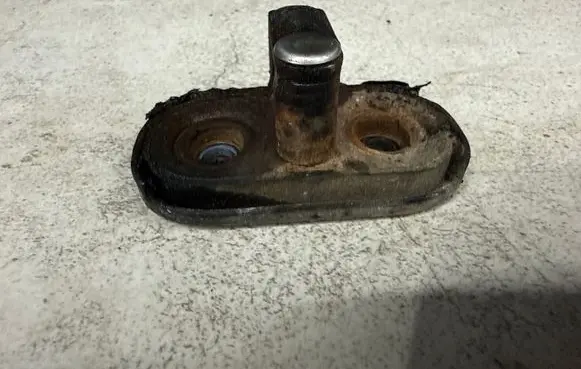 Volkswagen Golf V Loading door lock loop/hook striker