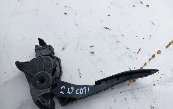 Opel Insignia A Accelerator throttle pedal 13237352
