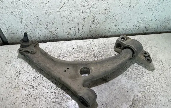 Volkswagen PASSAT B6 Front lower control arm/wishbone