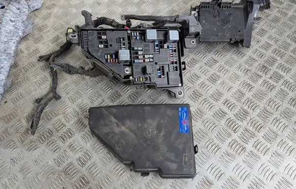 Volvo V60 Fuse box set 31398001