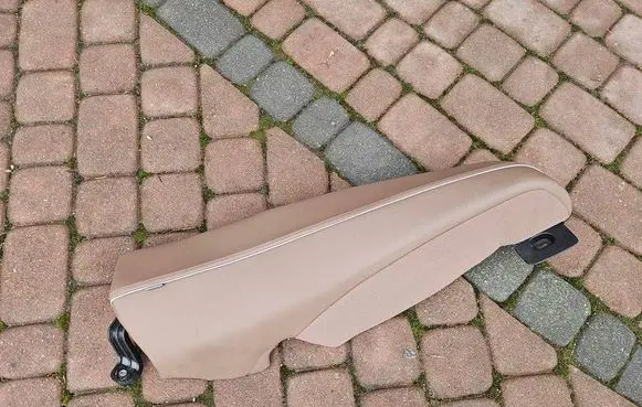 Opel Insignia B Rear seat rail trim cover 39105717-