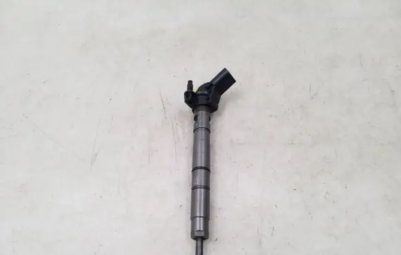 Audi A4 S4 B8 8K Fuel injector 057130277AG