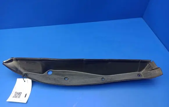 Mercedes-Benz C W204 Fender end trim A2048890125