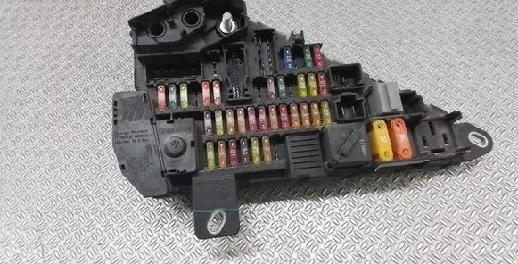 BMW 5 E60 E61 Fuse module 6906558