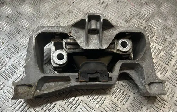 Engine mount bracket