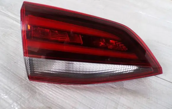 Tailgate rear/tail lights