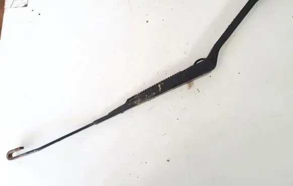 Toyota RAV 4 (XA20) Front wiper blade arm 6318