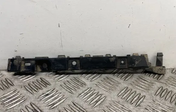 BMW 1 E82 E88 Fender mounting bracket 7118160