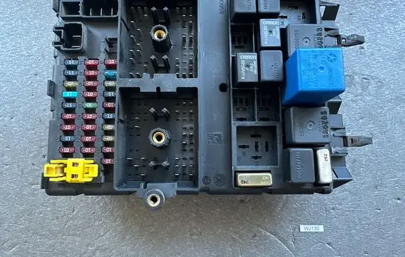 Jeep Grand Cherokee (WJ) Fuse module 56050231AC 56042677AA 5019816AA