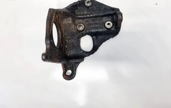 Volkswagen Transporter - Caravelle T4 Engine mounting bracket 074130147C