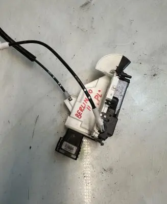 Citroen Berlingo Front door lock PSA828406