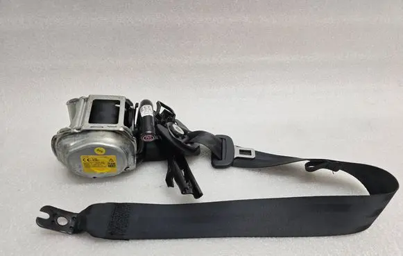 Skoda Octavia Mk4 Front seatbelt 5E3857705