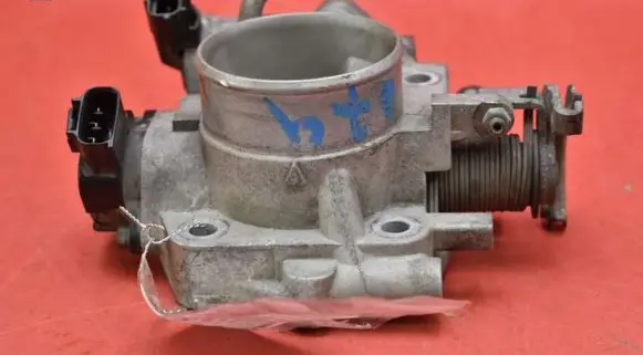 Mazda 323 Throttle body valve ZM015580