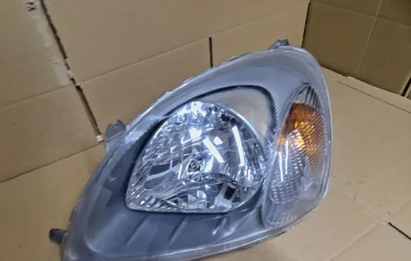 Toyota Yaris Headlight/headlamp