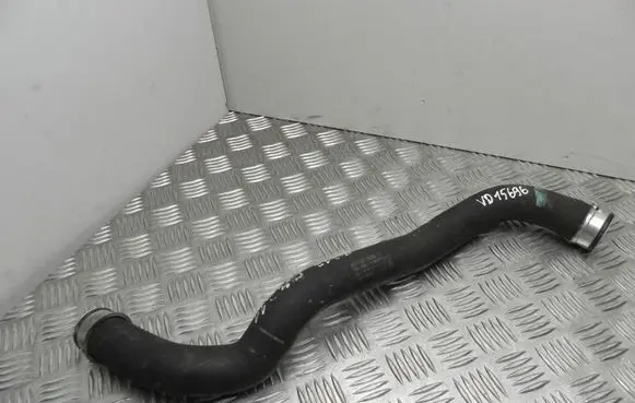 Mercedes-Benz CLS C218 X218 Engine coolant pipe/hose A2115015382 VD15696