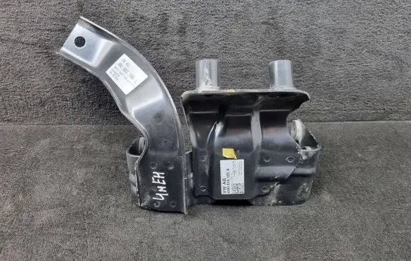 Audi Q7 4M Other engine bay part 4M0816101K 4M0820196L