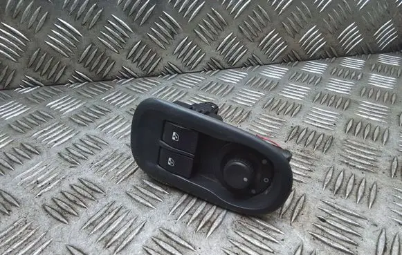 Opel Movano B Electric window control switch 8200631849