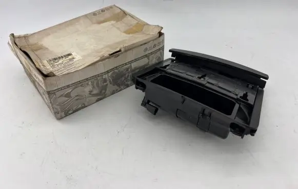 Audi A6 S6 C6 4F Ashtray (front) 4F1857951C PP160209 LS358501