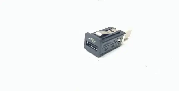 BMW X5 E70 USB socket connector 9167196