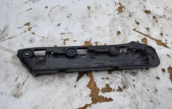 Volkswagen Caddy Fender mounting bracket 