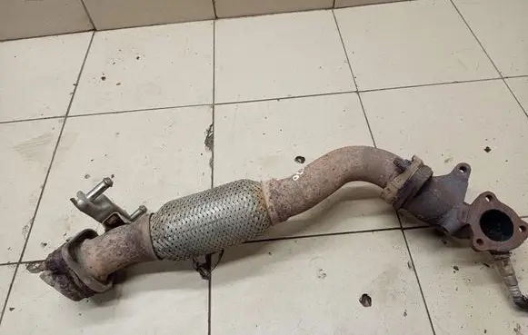 Hyundai Santa Fe Muffler pipe connector clamp 