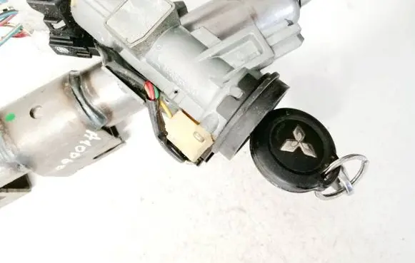 Mitsubishi Colt Ignition lock mr587813 5wk45107