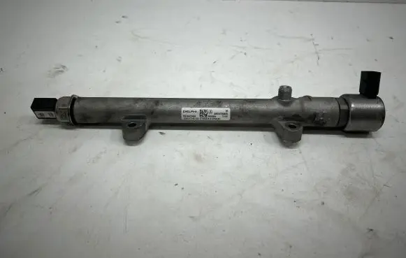 Mercedes-Benz C W204 Fuel main line pipe A6510700495 R91447240A R9144Z240A