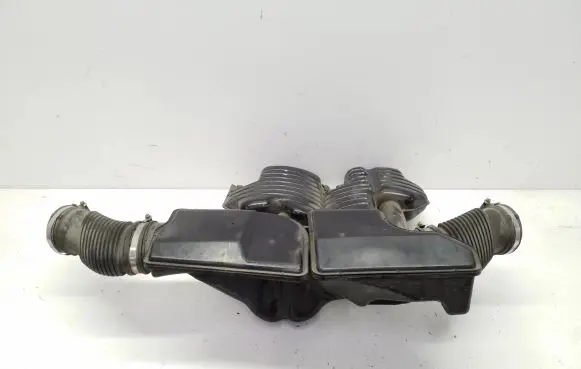 Land Rover Discovery 4 - LR4 Intake resonator 1041428S02 1041428 U37DA