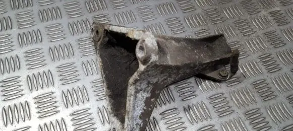 Volkswagen PASSAT B5.5 Engine mounting bracket 8D0199308 MC5