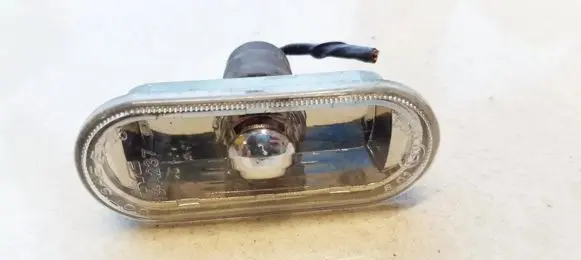 Volkswagen Golf IV Front fender indicator light 185235 18-5235B