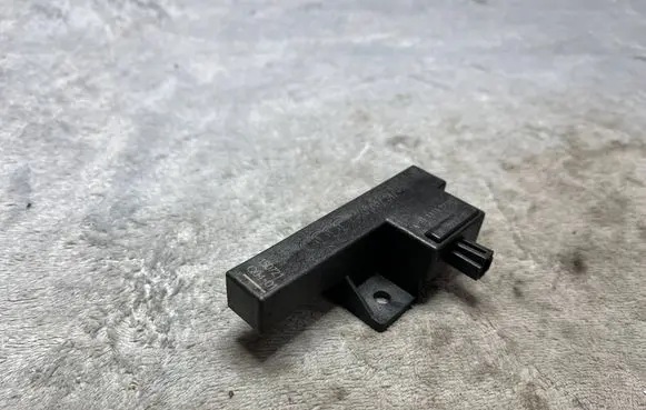 BMW X2 F39 Rear glass lock/latch C742 8K0907247