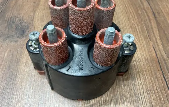 Mercedes-Benz 190 W201 Spark distributor cap 1235522380