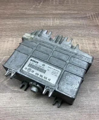 Volkswagen Golf III Engine control unit/module ECU 030906026AB 0261203650