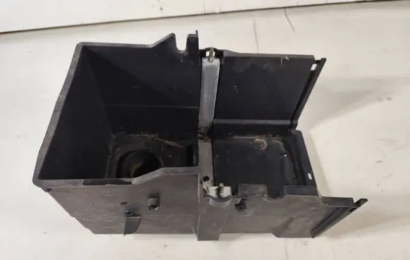 Ford Focus Battery box tray AM5110723AD C8C9A