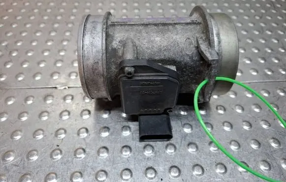 Volkswagen PASSAT B5.5 Mass air flow meter S27705752 059906461D AFH7025C