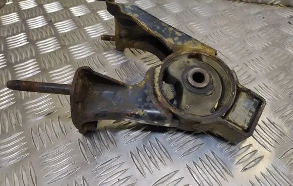 Toyota Corolla E120 E130 Engine mount bracket 123710D090