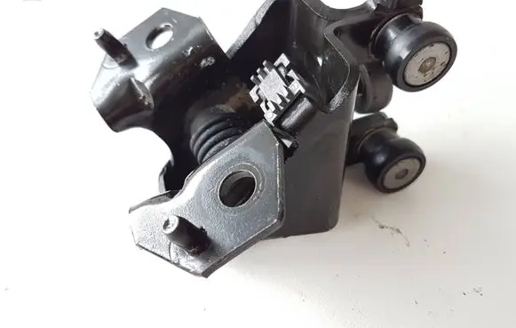 Peugeot Partner Sliding door middle roller runner 9680486480