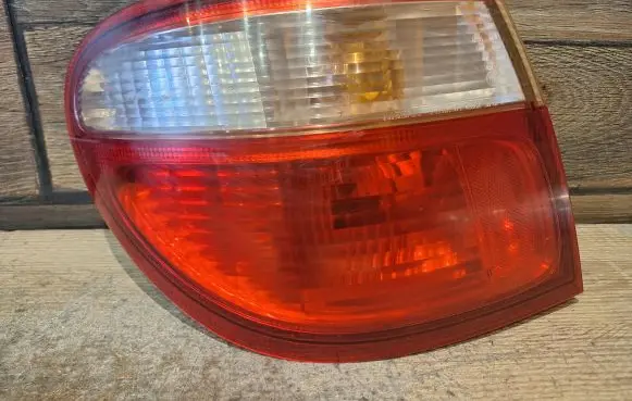 Nissan Almera N16 Rear/tail lights E139673