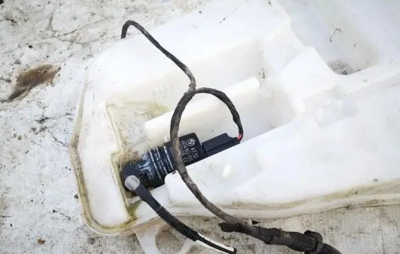 BMW X5 E70 Windscreen/windshield washer pump 6712693416001 67126934160-01