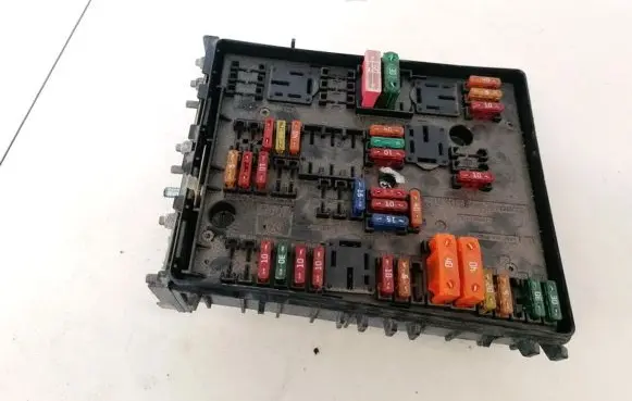 Volkswagen Caddy Fuse box set 1K0937124H