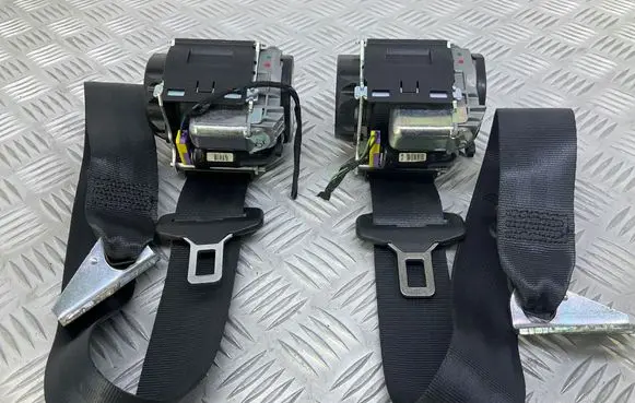 Skoda Superb B6 (3T) Rear seatbelt 3T9857447 3T9857448