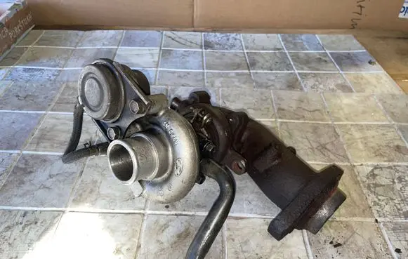 Hyundai Trajet Turbo 2S23127000