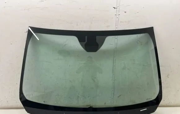 Jeep Cherokee Front windscreen/windshield window 2926580 68196545AB