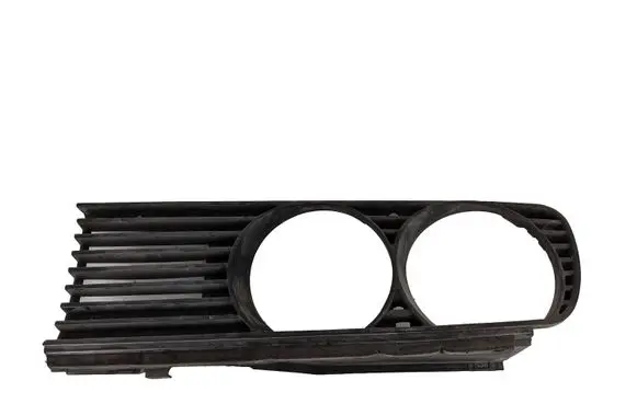 BMW 3 E30 Under headlight/headlamp trim 18760920