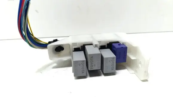 Toyota Avensis T270 Fuse module
