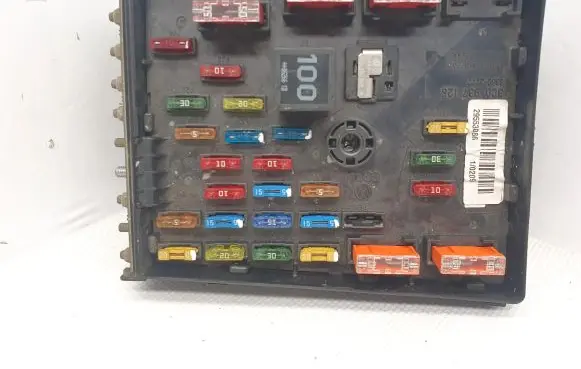 Volkswagen PASSAT B6 Fuse module 3C0937125 63592777