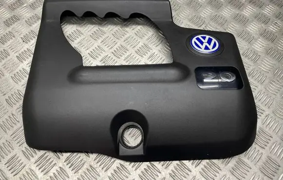 Volkswagen Golf IV Engine cover (trim) 06A103925AJ PA6GF10M20