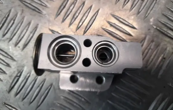 Audi A8 S8 D4 4H Air conditioning (A/C) expansion valve 4H0260109