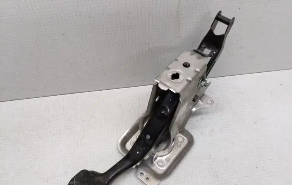 Volkswagen Touran I Brake pedal 1T1721057K